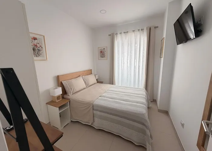 Dianamar Πανσιόν Αλμπουφέιρα