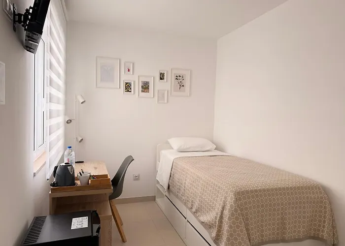 Dianamar Πανσιόν Αλμπουφέιρα